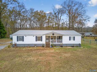 450 Lake Cir, Gadsden, AL 35901