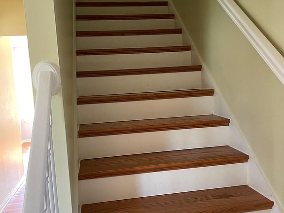 2nd image of 320 Kingsfield Ct