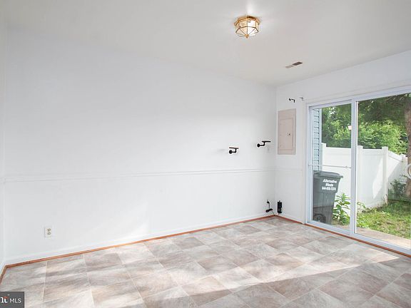 4th image of 103 Powhatan Ct #110