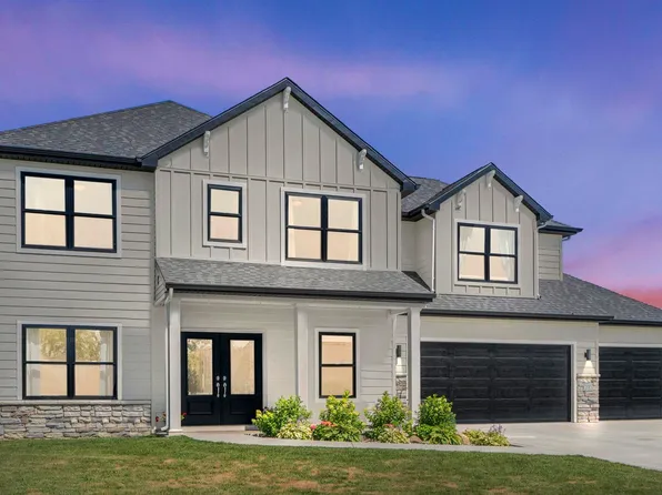 2015 Fairway Dr, Auburn, IN 46706