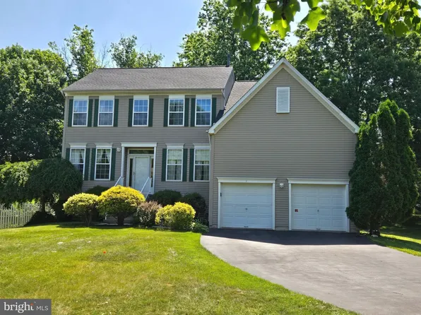 1 Warwick Pl, East Windsor, NJ 08520
