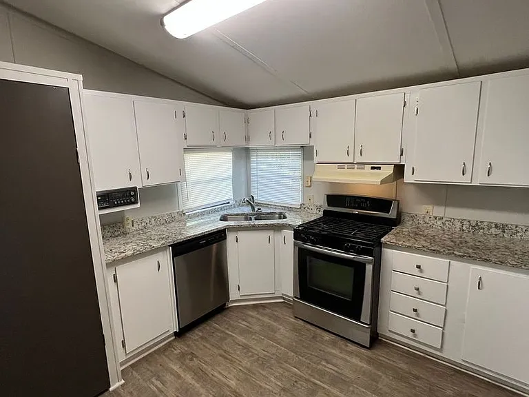 3700 Ash Dr — Photo 6