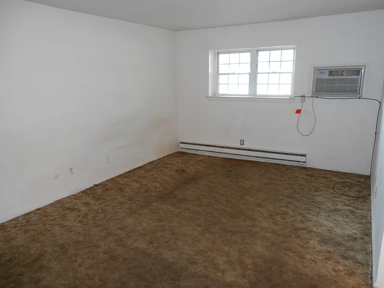 1427 E Tremont St #2 — Photo 5