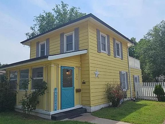 2nd image of 900 Custer St