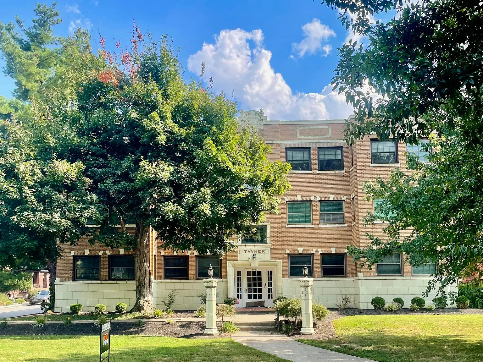 1 bed, 1.0 bath, 650 sqft, $1,350 — Photo 1