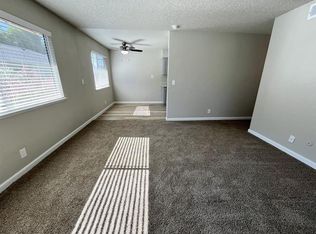 315 W Alamos Ave #136, Clovis, CA 93612