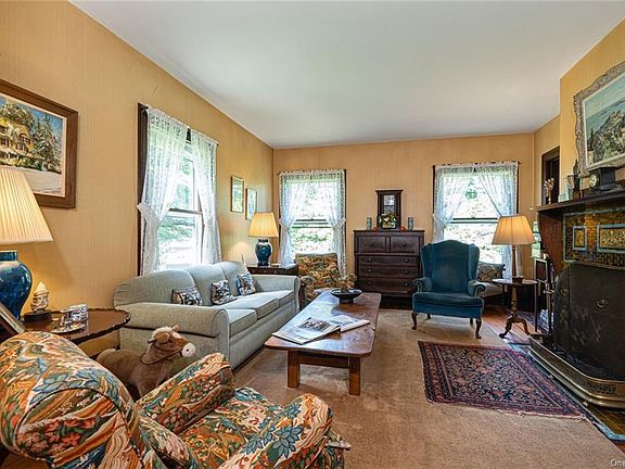 5th image of 25 Maple Ave