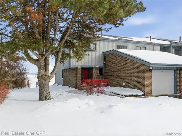 1715 River Rd APT 22, Saint Clair, MI 48079