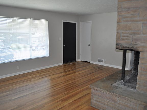 4th image of 995 E Hillview Dr