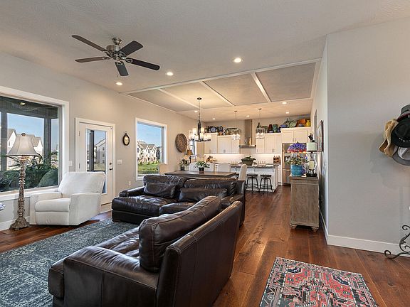 3rd image of 703 N Fox Hill Circle