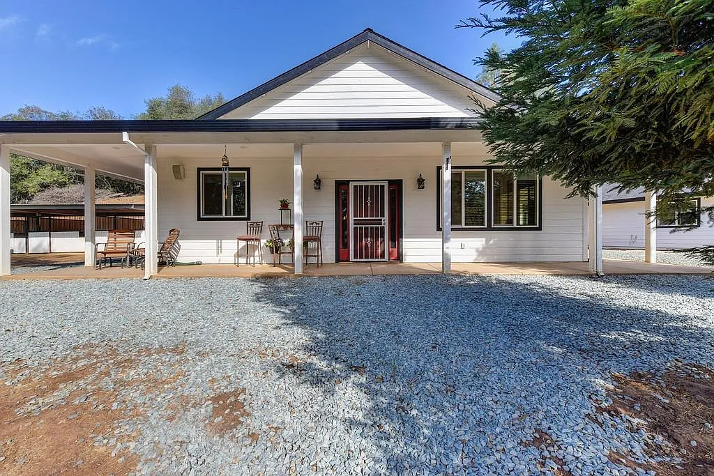 16045 Mount Whitney Dr photo 1