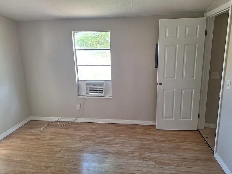 11210 Sunset View Ln — Photo 10