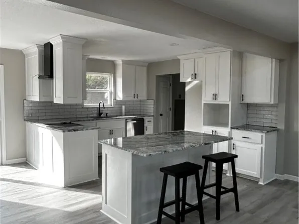 1703 Walden Dr, Ozark, AR 72949