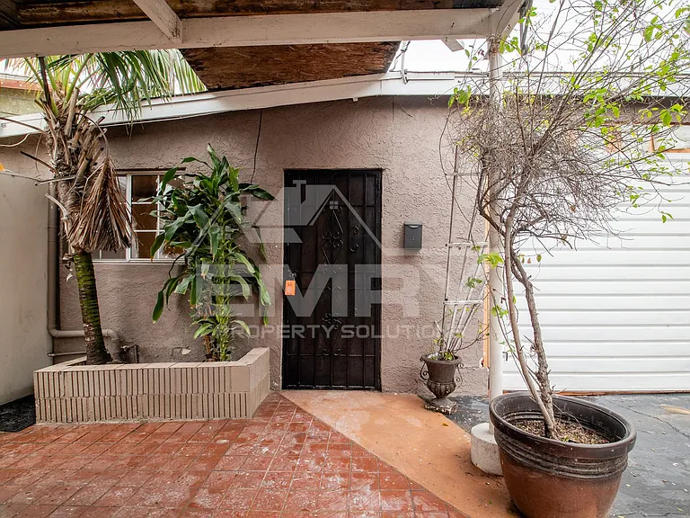 1125 S Evergreen Ave — Photo 2