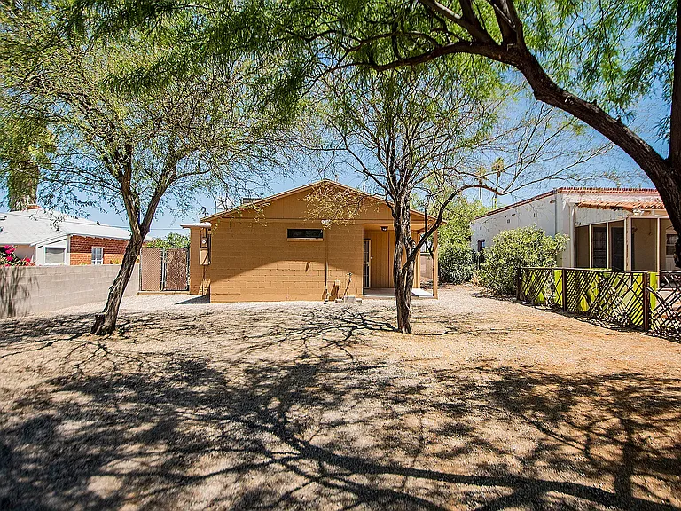 1714 E Grant Rd — Photo 14