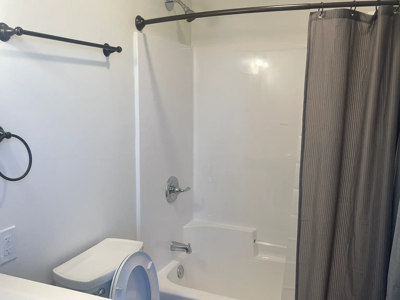 4 bed, 1800 sqft, $1,900 — Photo 2
