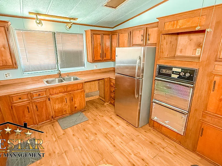 223 McCord Ave — Photo 6
