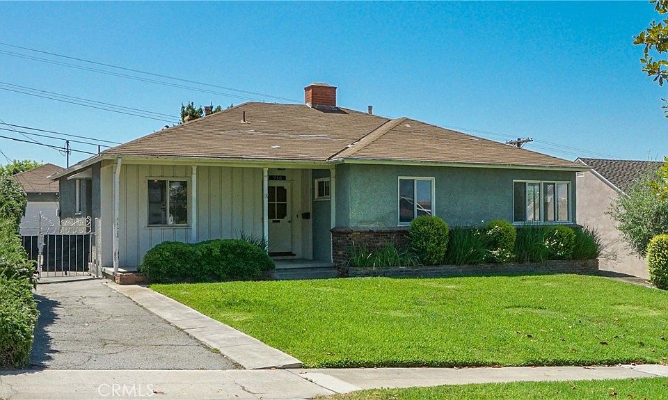 1st image of 930 Cambridge Dr