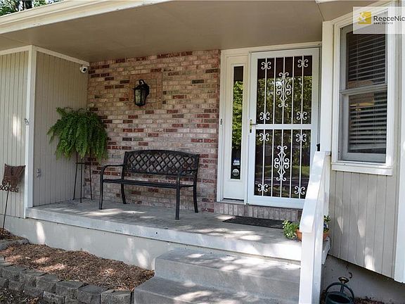 3rd image of 2440 S Woodland Ave