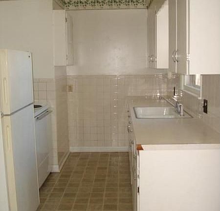 3rd image of 227 Clifton St