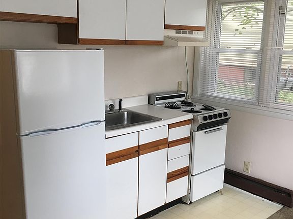 2nd image of 306 W Hill St #10885134