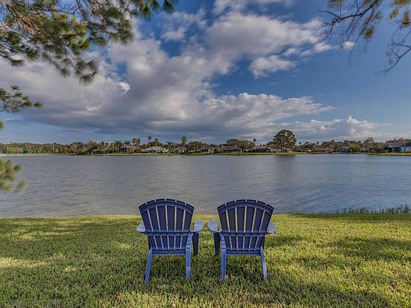 4th image of 329 Crossroad Lakes Dr