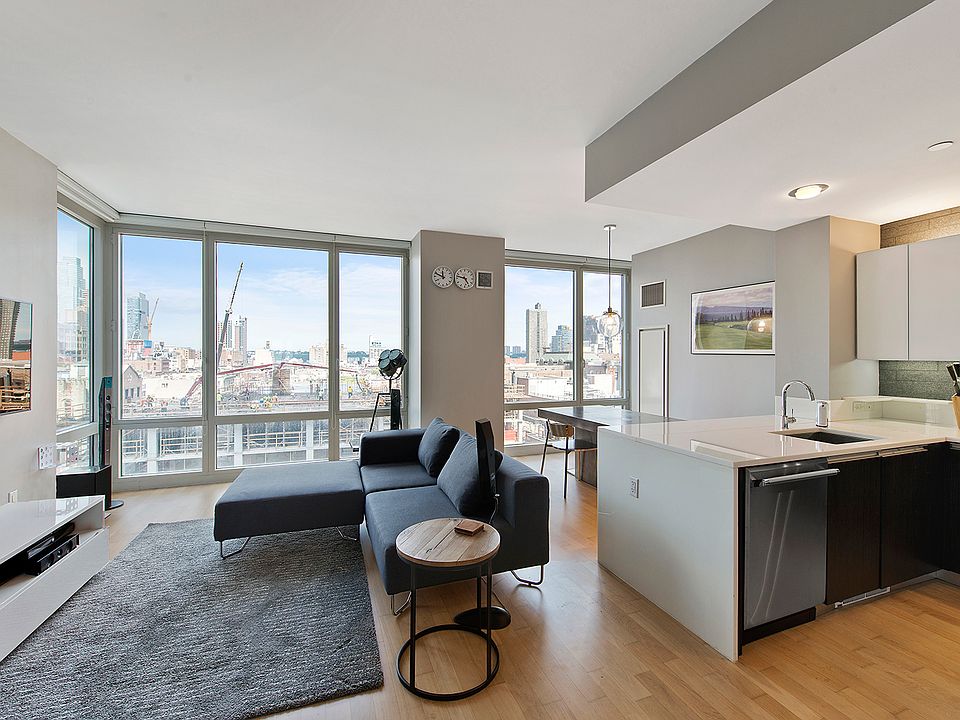 1st image of 247 W 46th St APT 802