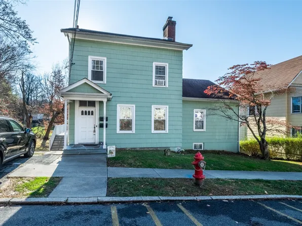 32 Maple Street, Sleepy Hollow, NY 10591