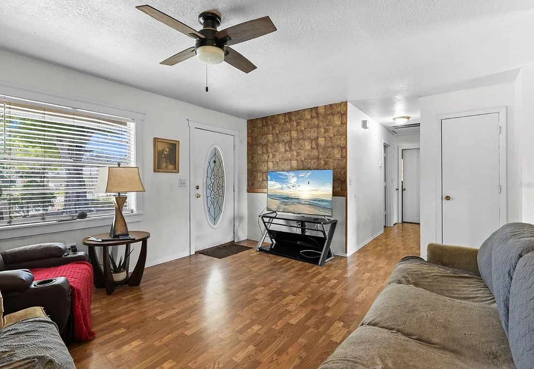 3 bed, 1455 sqft, $1,800 — Photo 2