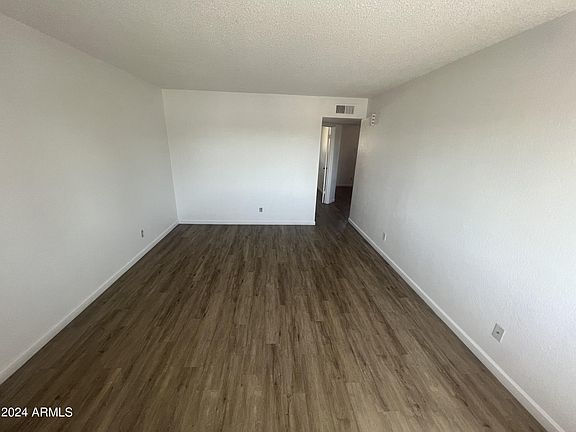 4th image of 224 S DORAN Street
