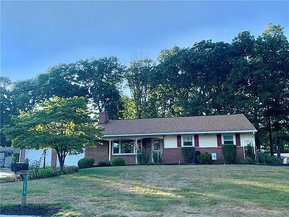 3rd image of 3819 Woodland Dr