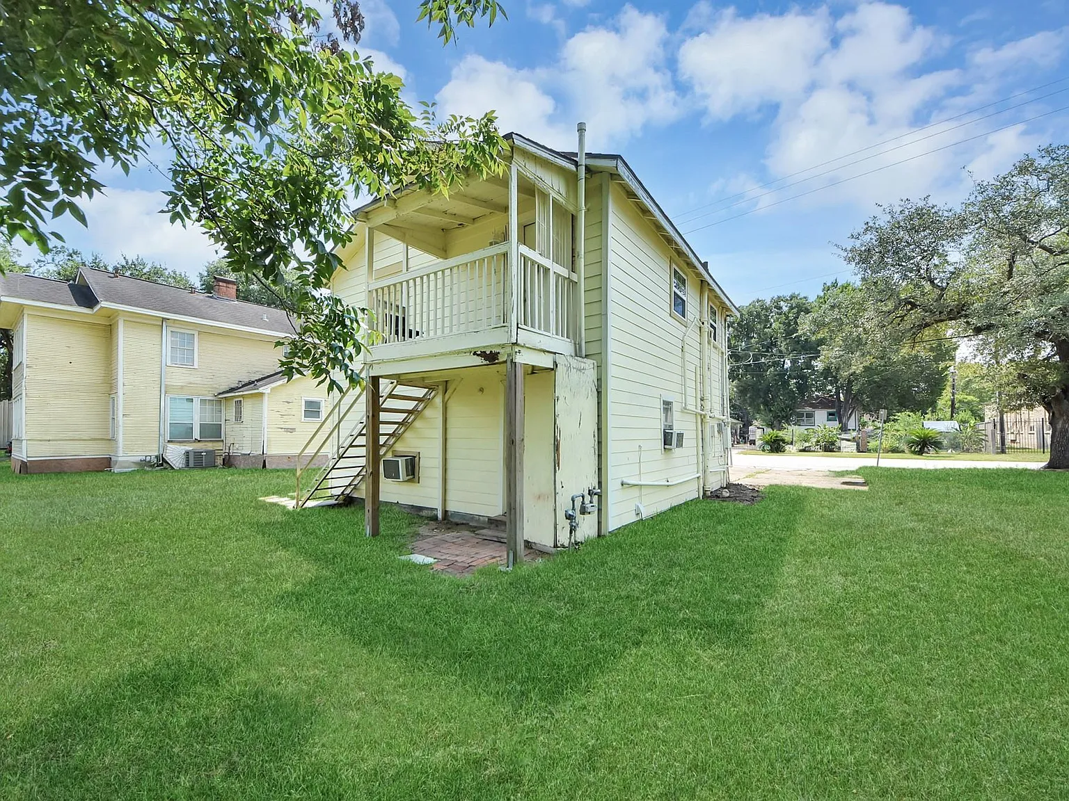 2 bed, 1.0 bath, 450 sqft, $1,600 — Photo 1