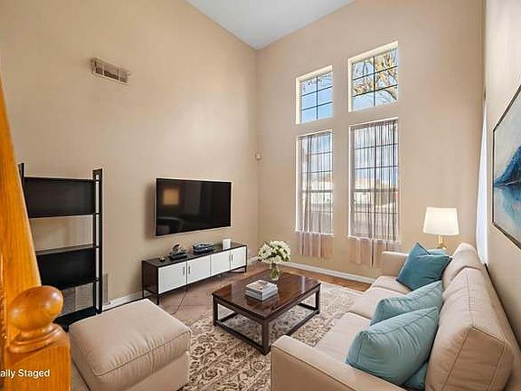 2nd image of 516 Carrigane Way