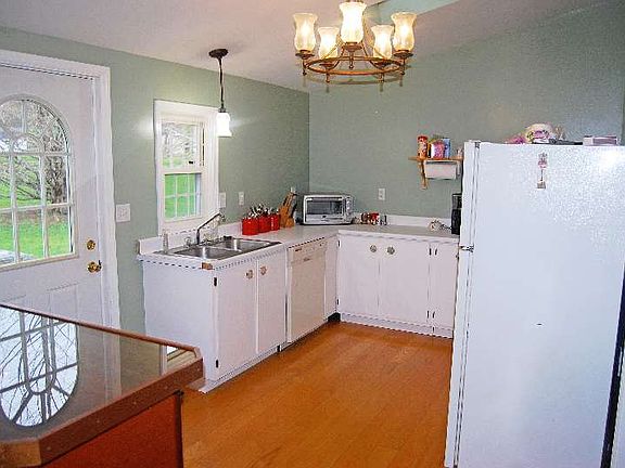 5th image of 54 Mason Ln