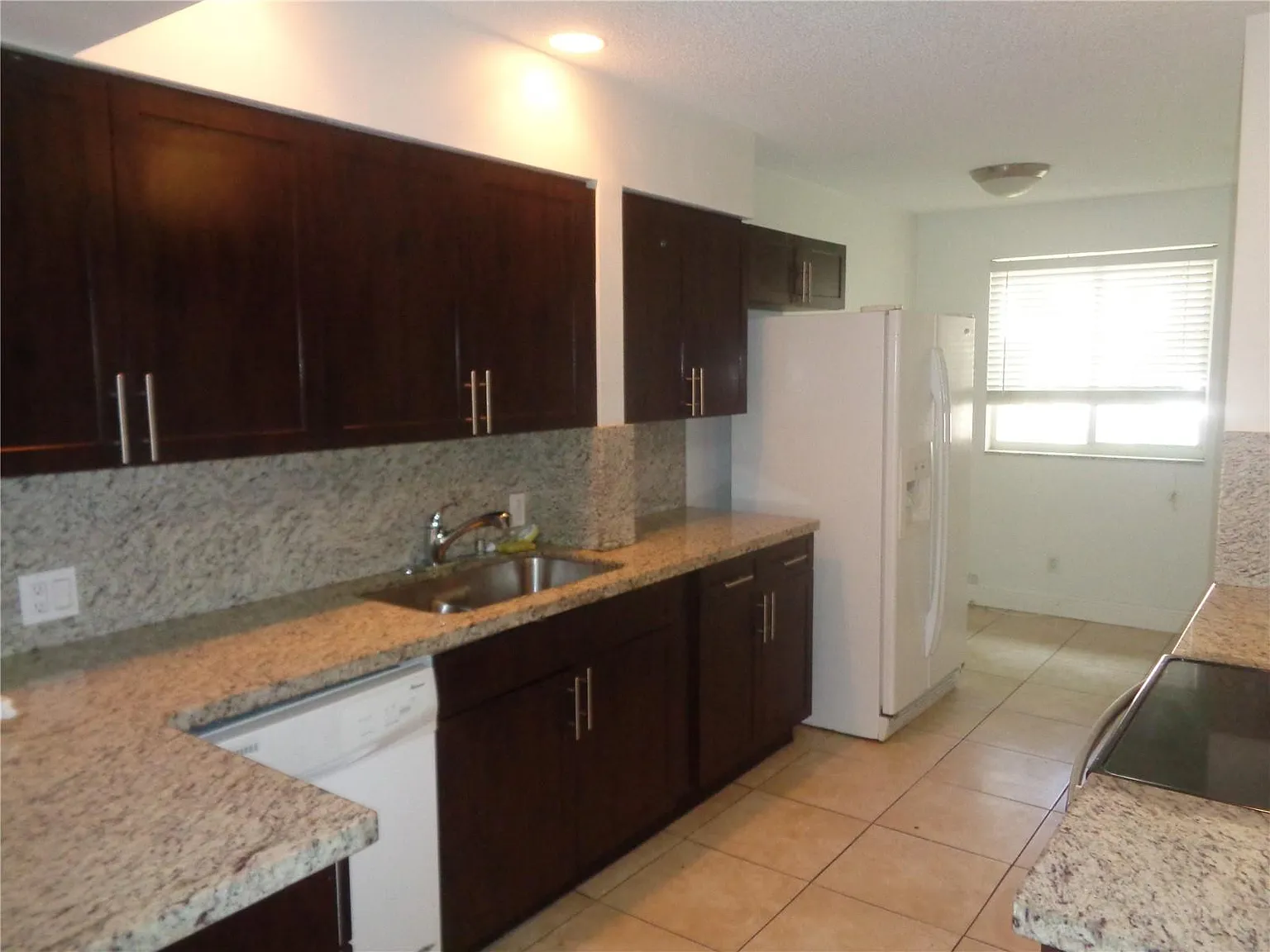 3 bed, 3.0 bath, 1809 sqft, $3,300 — Photo 3
