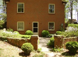 864 Frog Pond Rd, Staunton, VA 24401