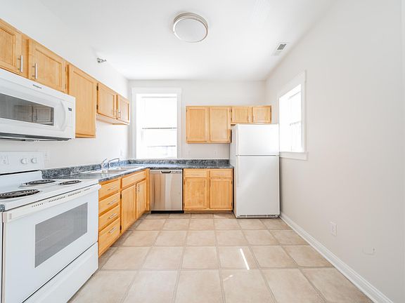 3rd image of 234 E 9th St APT 202