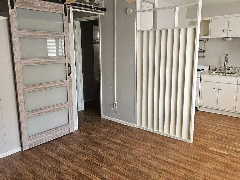 302 W Medlock Dr #8 — Photo 3