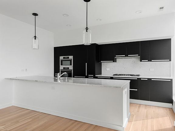 5th image of 1721 N Sheffield Ave APT 301
