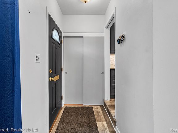 5th image of 3177 Treadwell St
