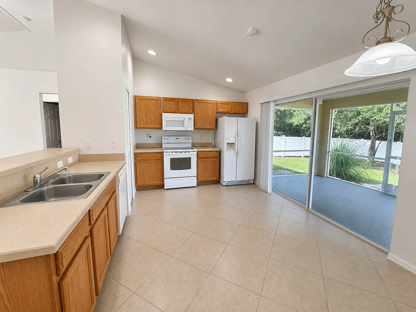 3 bed, 1442 sqft, $1,900 — Photo 4
