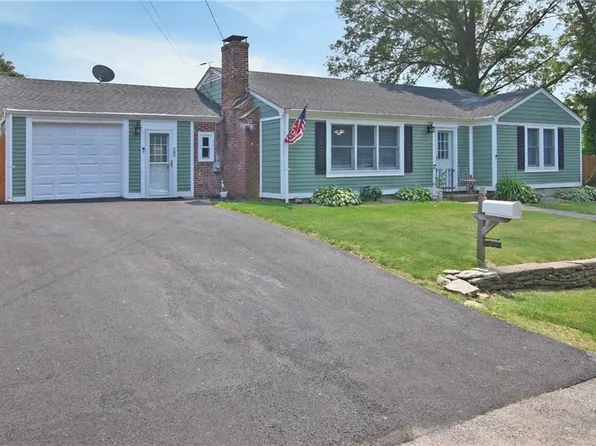 32 Harrington Dr, Johnston, RI 02919