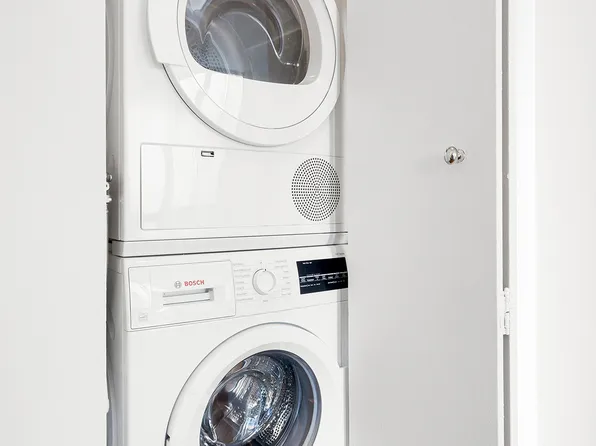 290 Third Avenue image 10 of 28