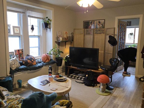 1025 E Washington St APT 2