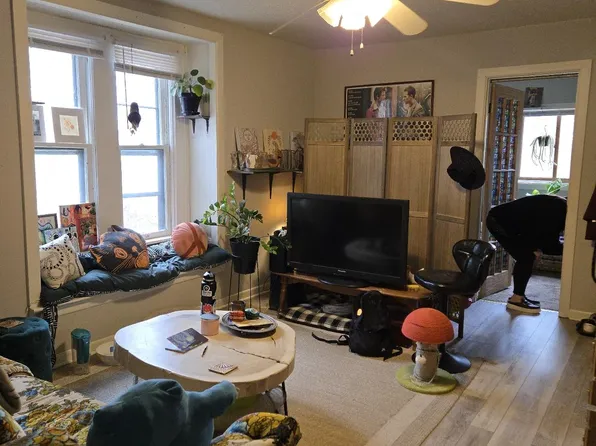 1025 E Washington St, Iowa City, IA