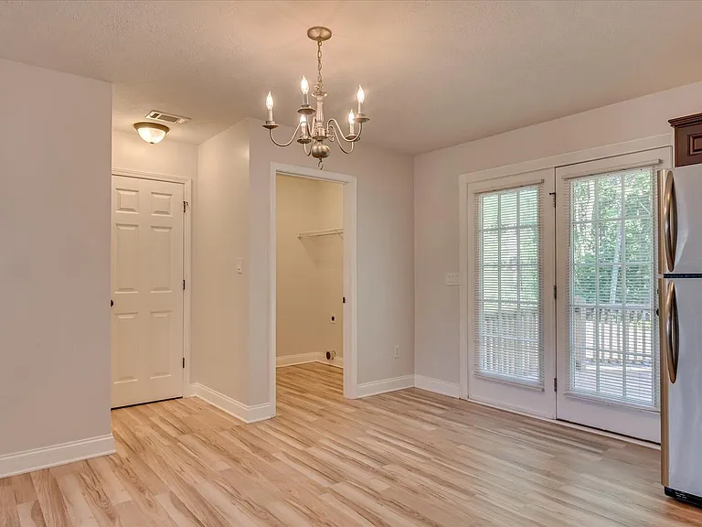 2928 Aylesbury Dr — Photo 15