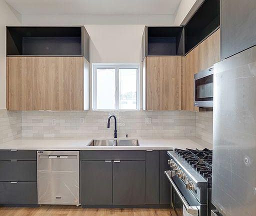 3rd image of 3420 1/2 London St