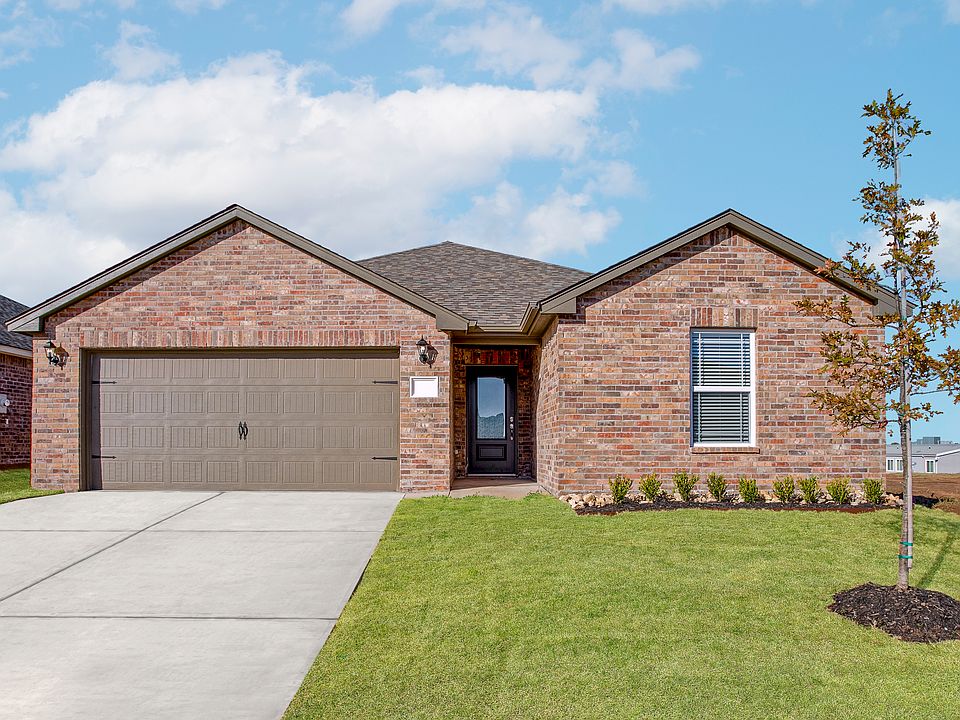 The Durant is a stunning one-story home in the family-frinedly community of Crimson Lake Estates