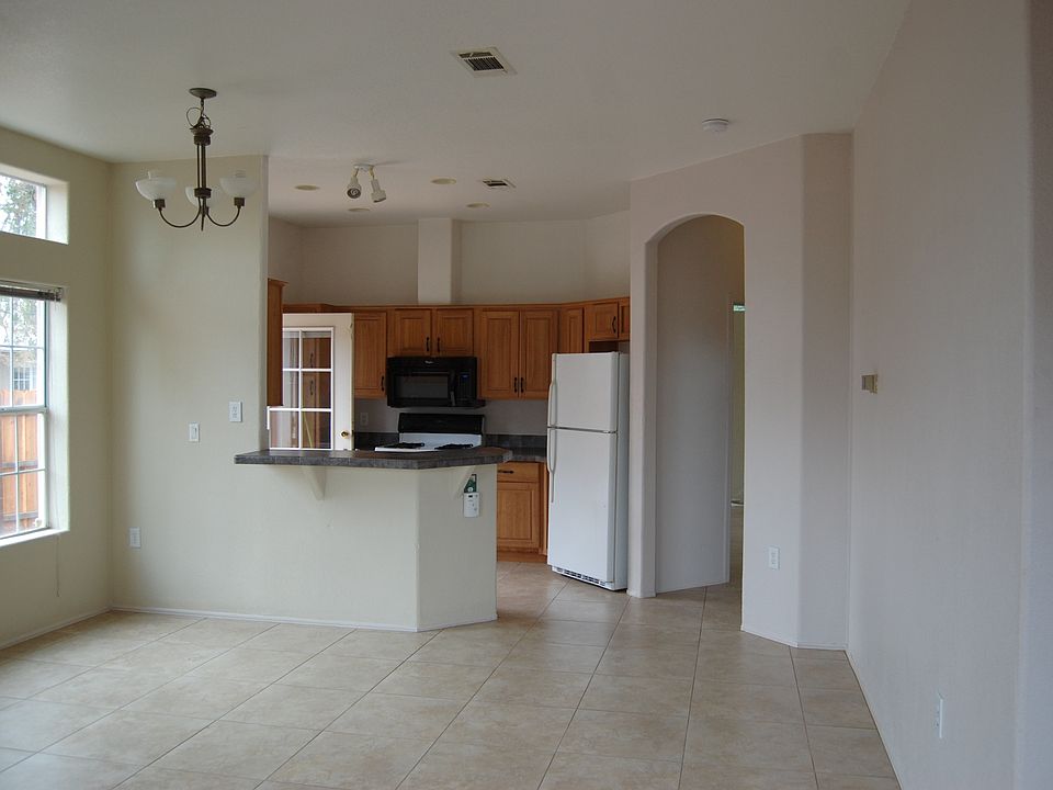 Open kitchen & great room