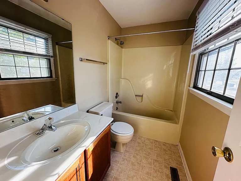 105 Franklin Parke Ct — Photo 11